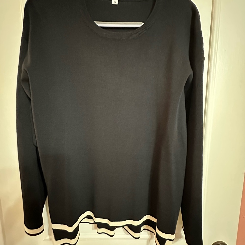 Classic Elegant Rich Black and Ivory Women's Sweater/Pant Set Size L
